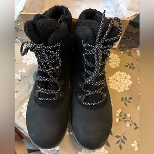 JBU Black with Black Sherpa Boots. NIB size 10 medium.